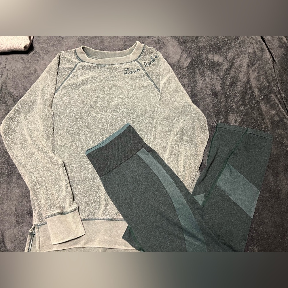 PINK Matching Green Sweatshirt & Leggings. Size Small